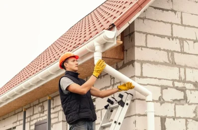 Pose et remplacement de gouttières à Flée
